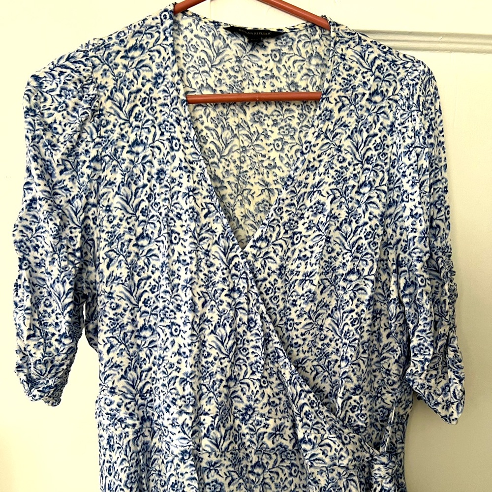 Banana Republic wrap top – size large petite